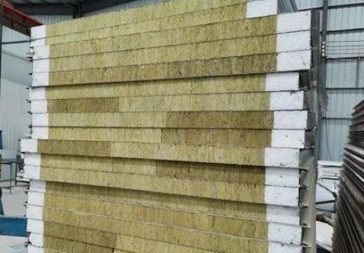 什么是彩鋼瓦夾心巖棉板？襄陽遠(yuǎn)大彩鋼為你介紹！